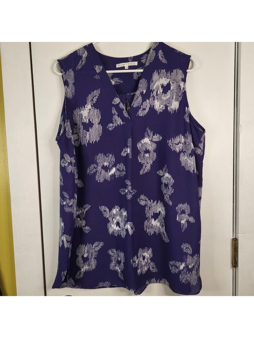 Violet & Claire sleeveless women's blouse Navy blue with white floral pattern 1X